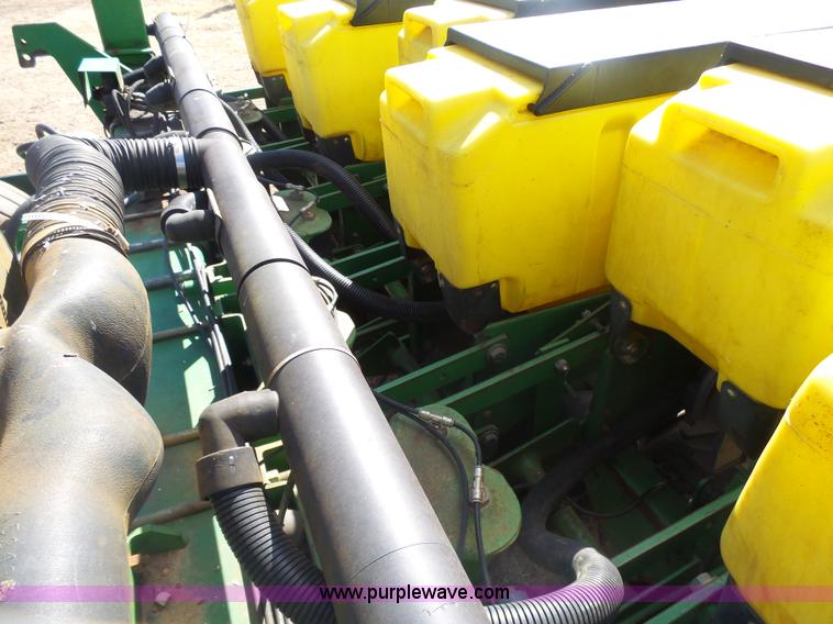 image for item L6236 John Deere 1780 Conservation 16/31 split-row planter