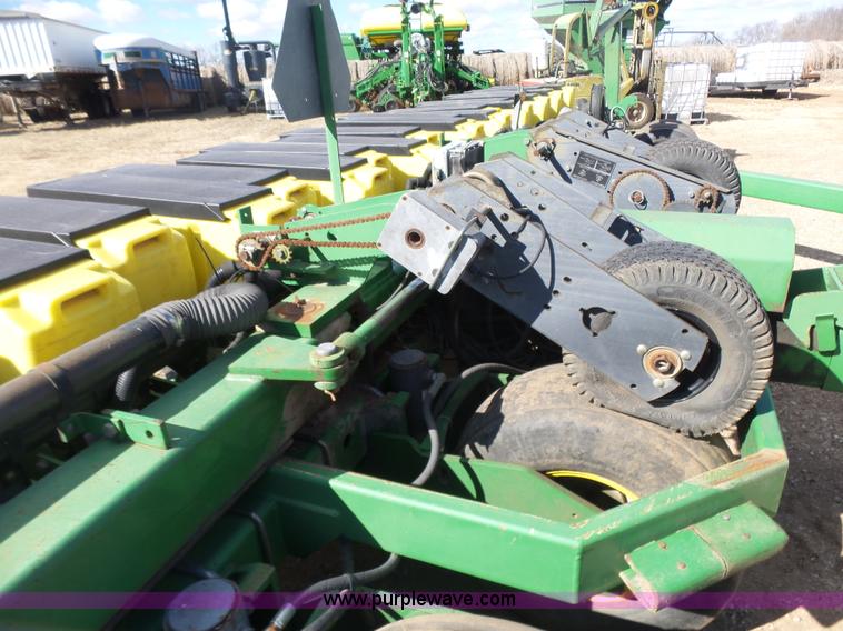 image for item L6236 John Deere 1780 Conservation 16/31 split-row planter