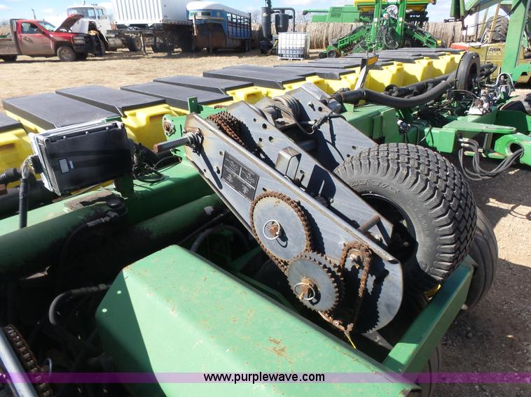 image for item L6236 John Deere 1780 Conservation 16/31 split-row planter