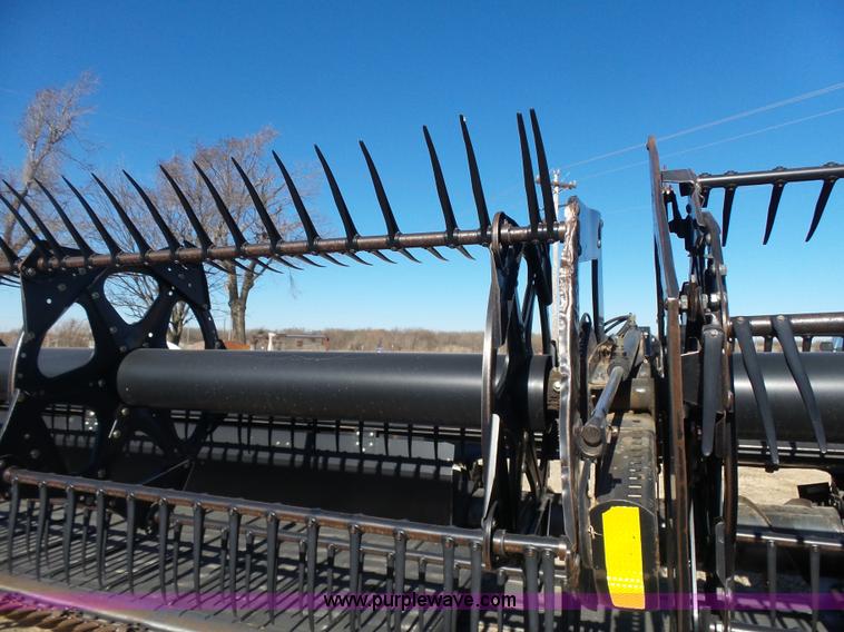 image for item L6243 2004 MacDon 973 Harvest draper head