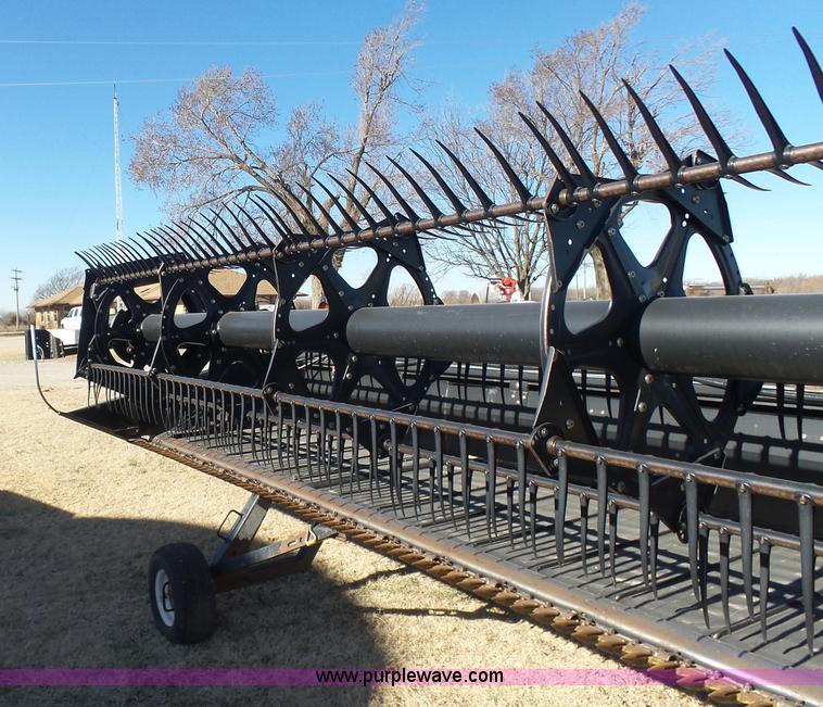 image for item L6243 2004 MacDon 973 Harvest draper head