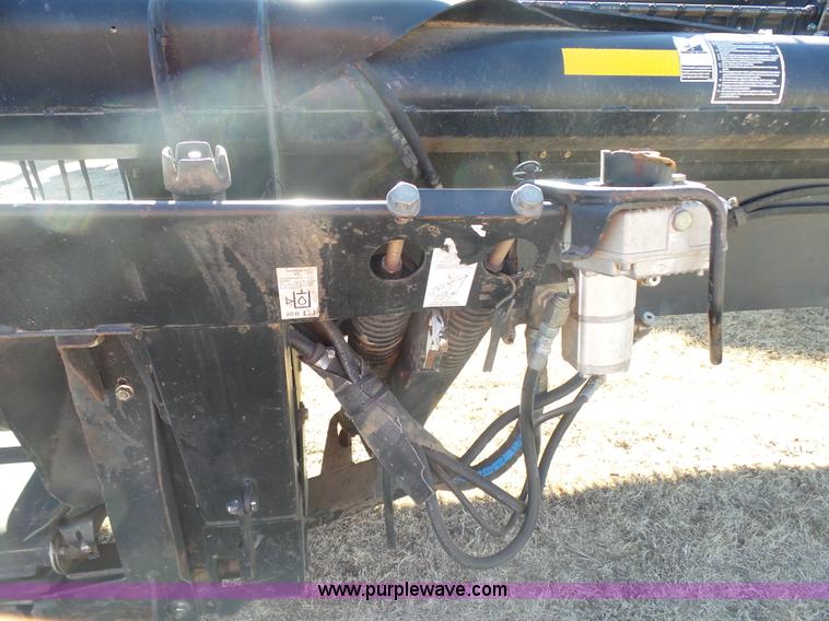 image for item L6243 2004 MacDon 973 Harvest draper head