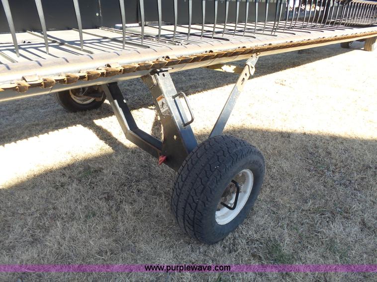 image for item L6243 2004 MacDon 973 Harvest draper head