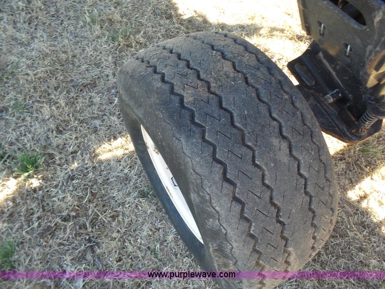 image for item L6243 2004 MacDon 973 Harvest draper head