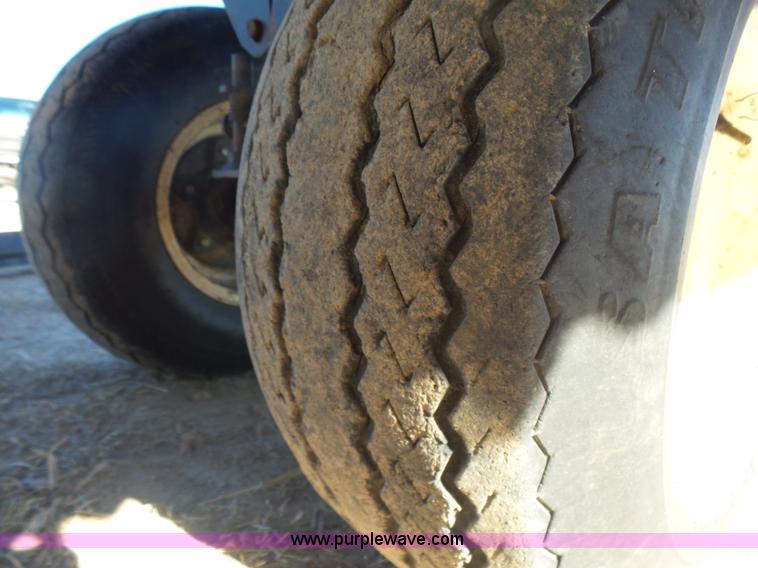 image for item L6243 2004 MacDon 973 Harvest draper head