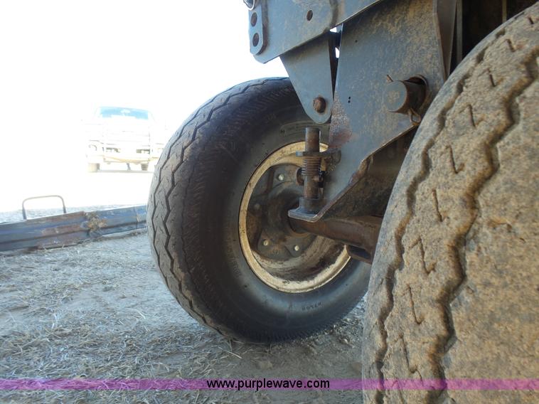 image for item L6243 2004 MacDon 973 Harvest draper head