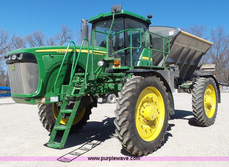 image for item L6253 2004 John Deere 4920 self-propelled applicator