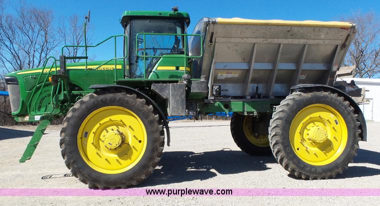 image for item L6253 2004 John Deere 4920 self-propelled applicator