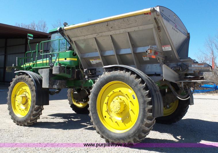 image for item L6253 2004 John Deere 4920 self-propelled applicator