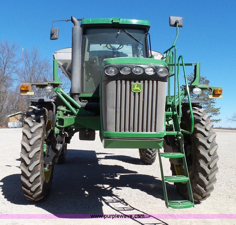 image for item L6253 2004 John Deere 4920 self-propelled applicator