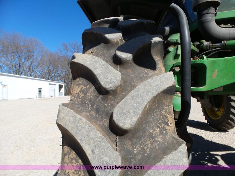 image for item L6253 2004 John Deere 4920 self-propelled applicator