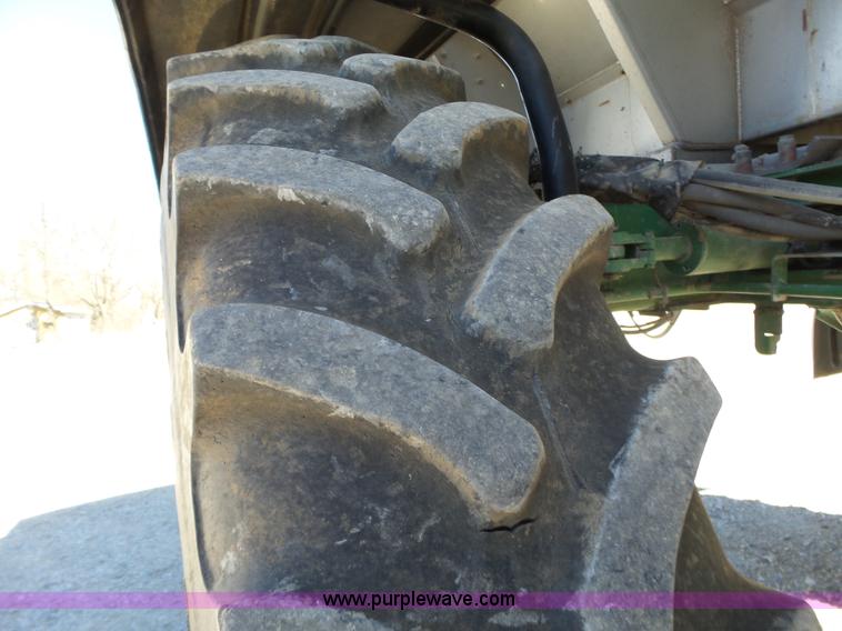 image for item L6253 2004 John Deere 4920 self-propelled applicator