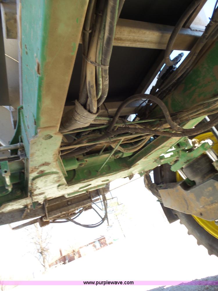 image for item L6253 2004 John Deere 4920 self-propelled applicator