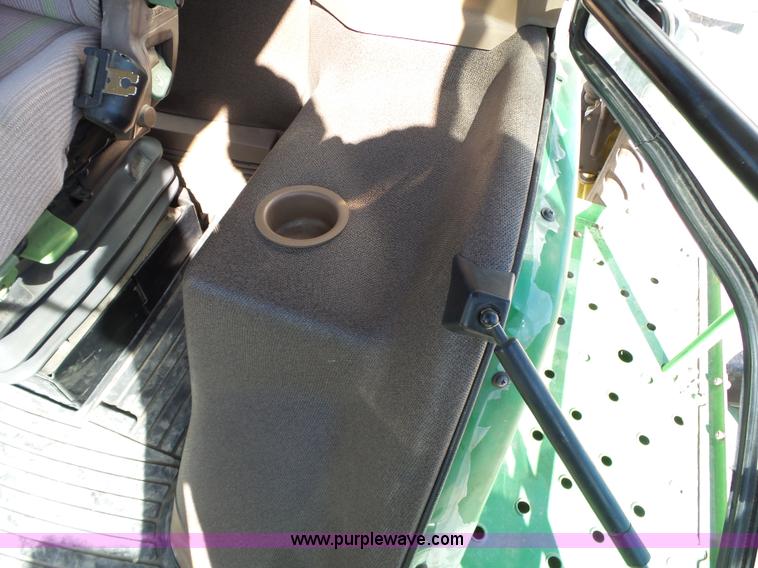 image for item L6253 2004 John Deere 4920 self-propelled applicator