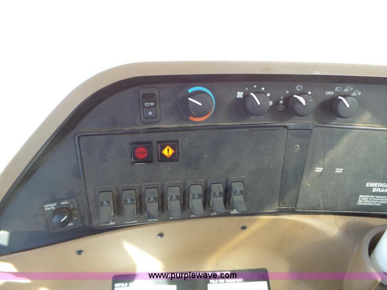 image for item L6253 2004 John Deere 4920 self-propelled applicator