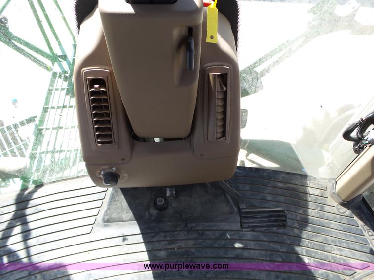 image for item L6253 2004 John Deere 4920 self-propelled applicator