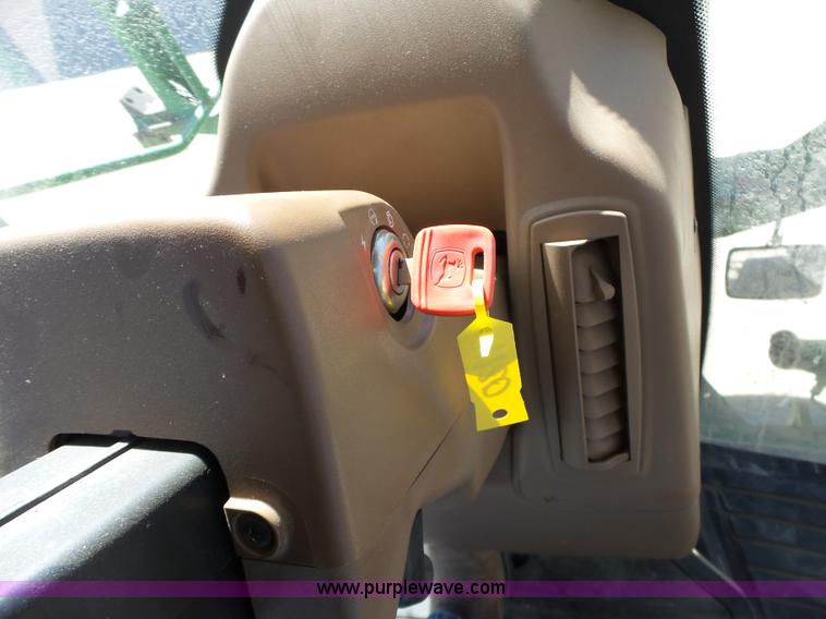 image for item L6253 2004 John Deere 4920 self-propelled applicator