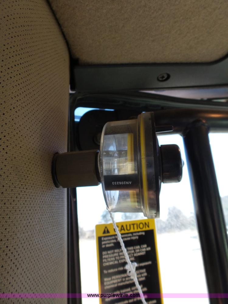 image for item L6253 2004 John Deere 4920 self-propelled applicator