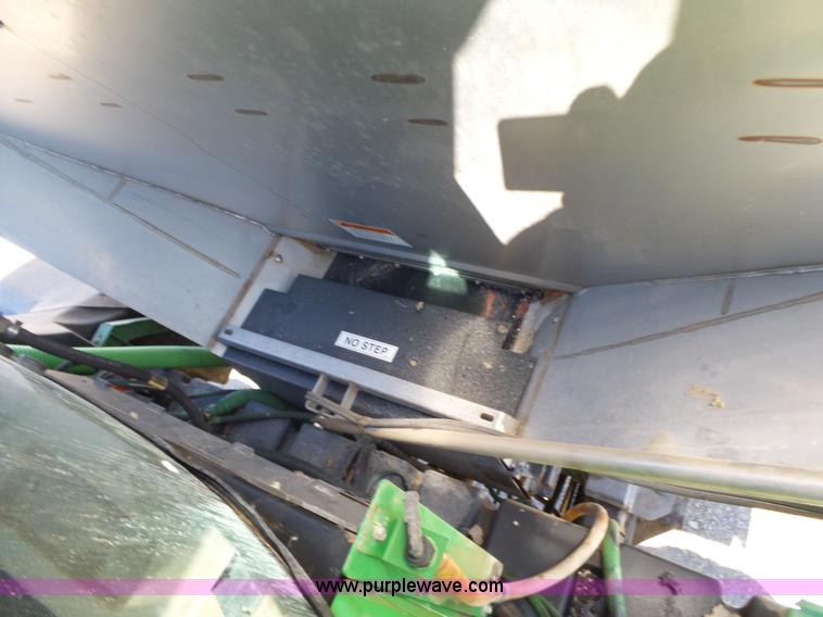 image for item L6253 2004 John Deere 4920 self-propelled applicator