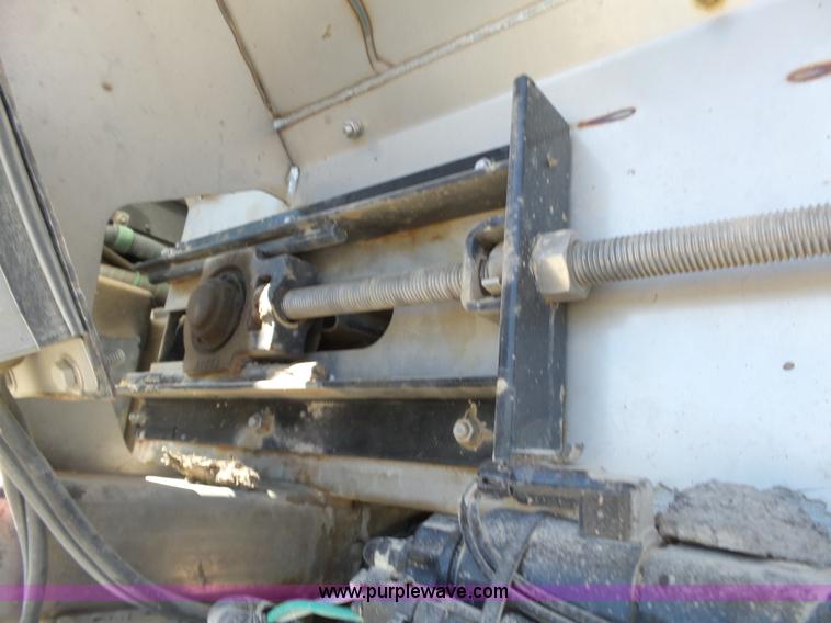 image for item L6253 2004 John Deere 4920 self-propelled applicator