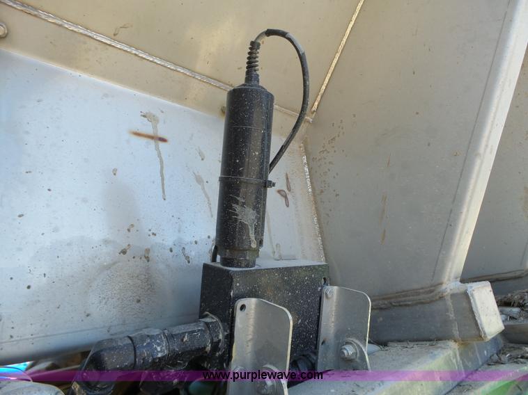 image for item L6253 2004 John Deere 4920 self-propelled applicator