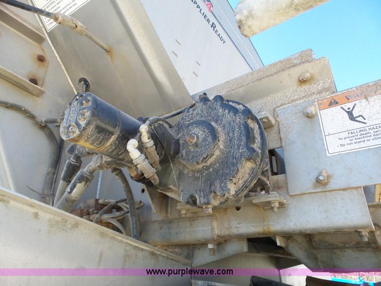 image for item L6253 2004 John Deere 4920 self-propelled applicator