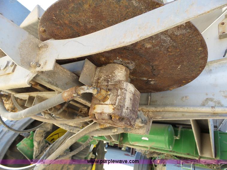 image for item L6253 2004 John Deere 4920 self-propelled applicator