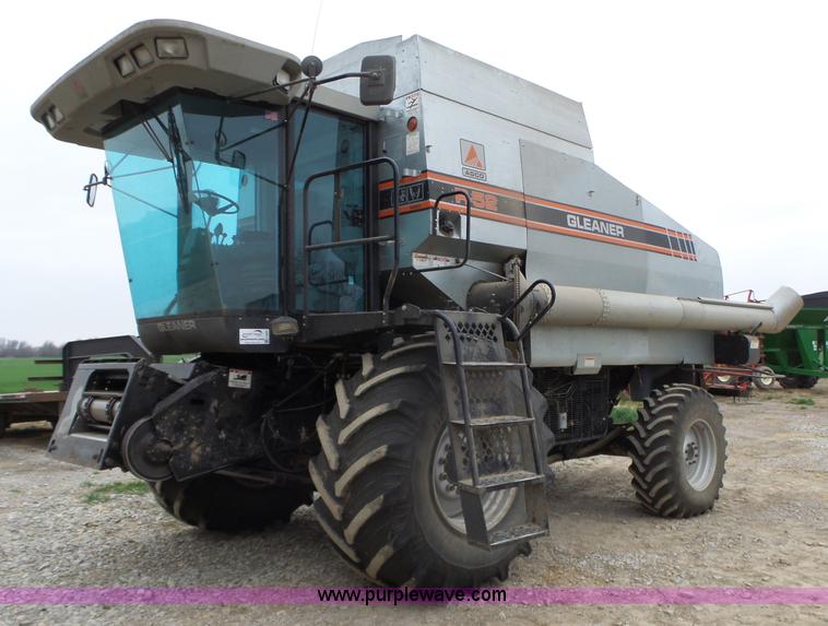 image for item L6269 1997 Gleaner R52 RWA combine