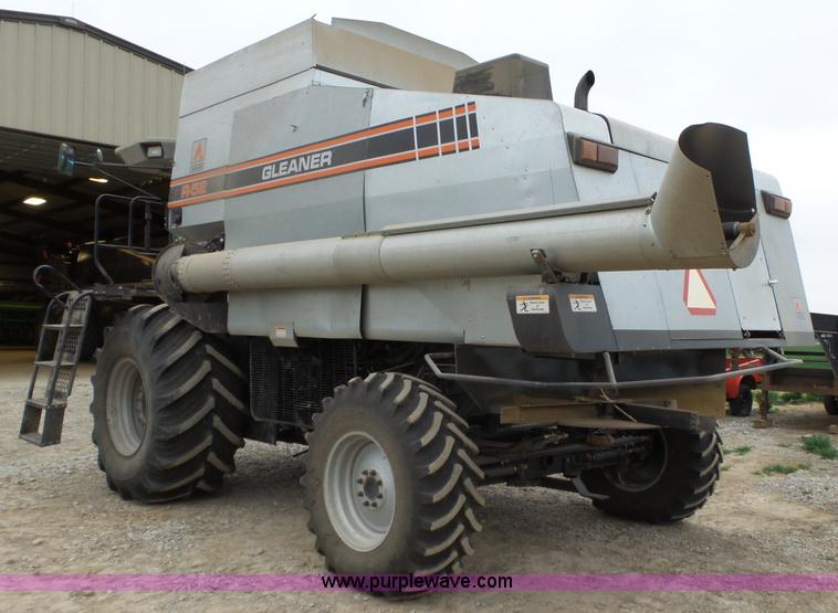 image for item L6269 1997 Gleaner R52 RWA combine