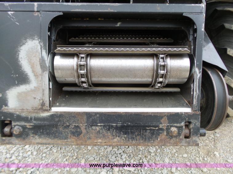 image for item L6269 1997 Gleaner R52 RWA combine