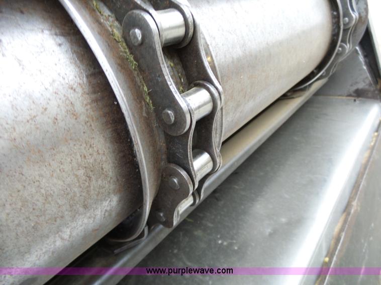 image for item L6269 1997 Gleaner R52 RWA combine