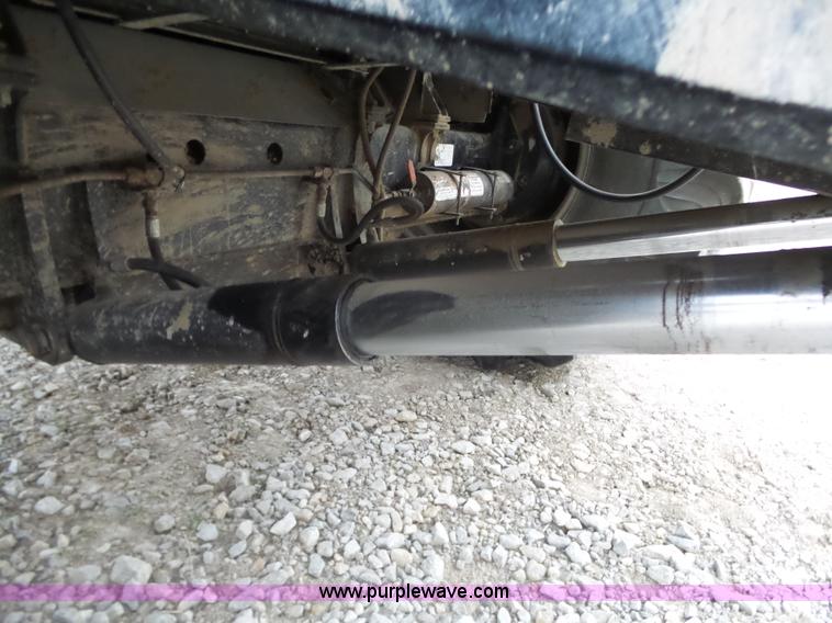 image for item L6269 1997 Gleaner R52 RWA combine