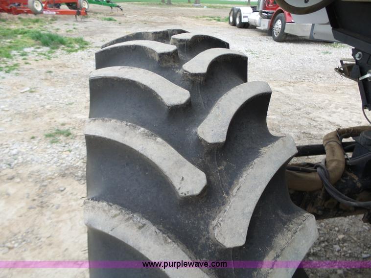 image for item L6269 1997 Gleaner R52 RWA combine