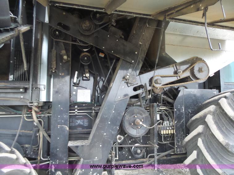 image for item L6269 1997 Gleaner R52 RWA combine