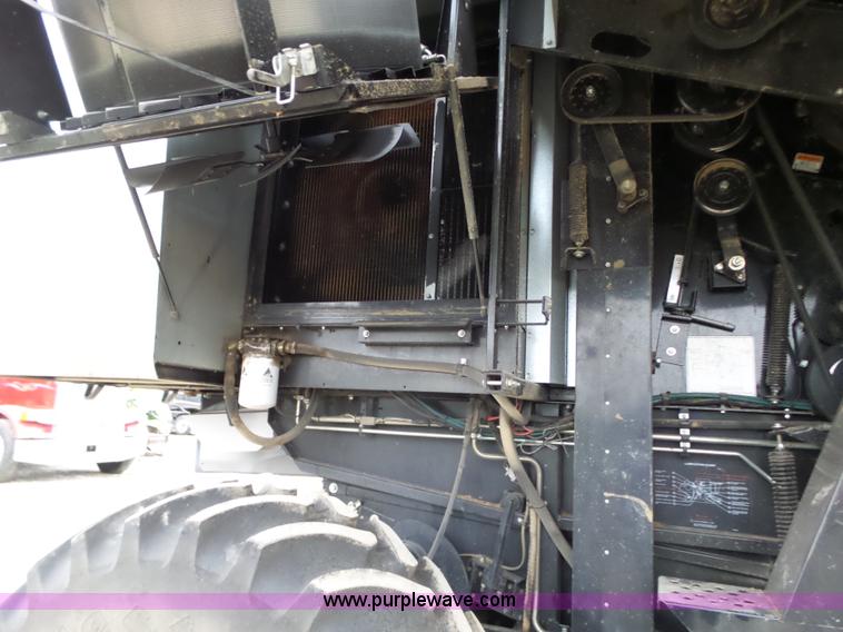 image for item L6269 1997 Gleaner R52 RWA combine