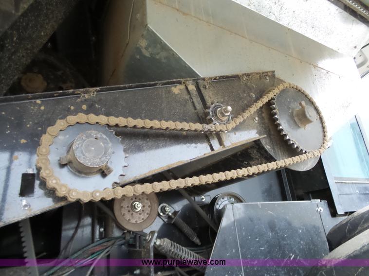 image for item L6269 1997 Gleaner R52 RWA combine