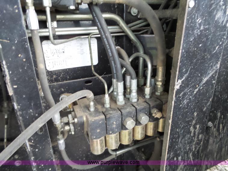 image for item L6269 1997 Gleaner R52 RWA combine