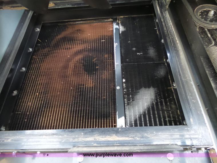 image for item L6269 1997 Gleaner R52 RWA combine