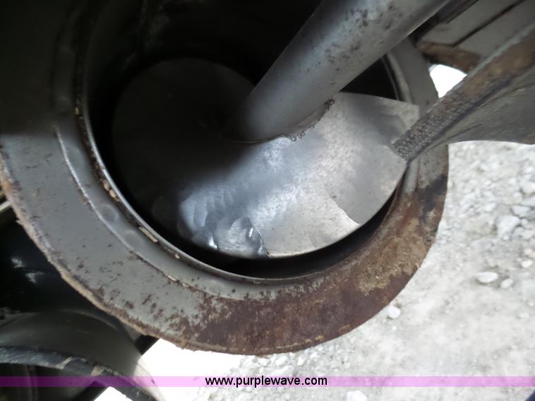 image for item L6269 1997 Gleaner R52 RWA combine