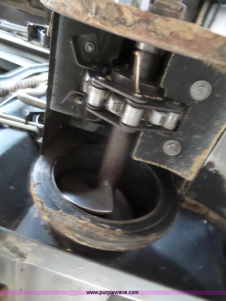 image for item L6269 1997 Gleaner R52 RWA combine