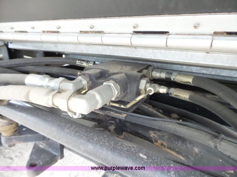 image for item L6269 1997 Gleaner R52 RWA combine