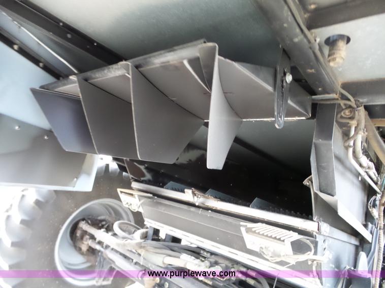 image for item L6269 1997 Gleaner R52 RWA combine