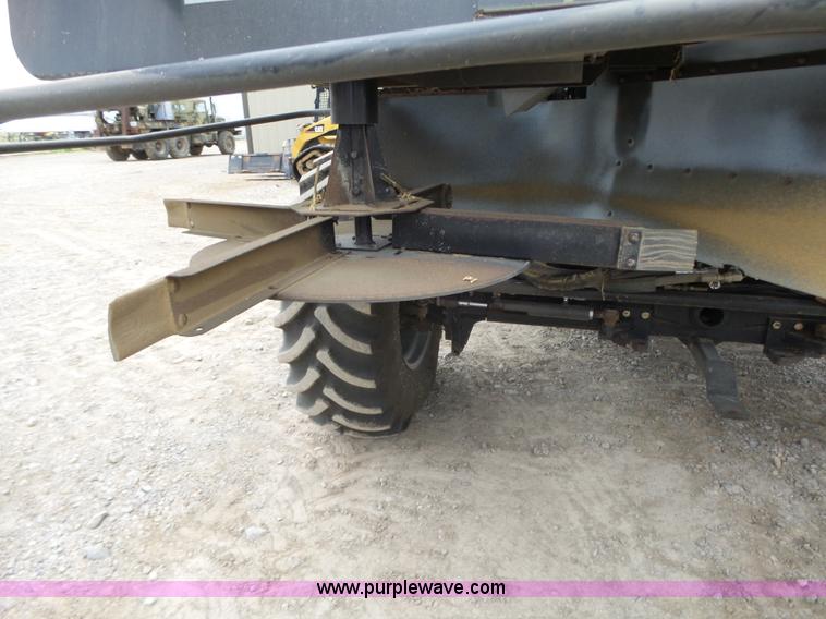 image for item L6269 1997 Gleaner R52 RWA combine