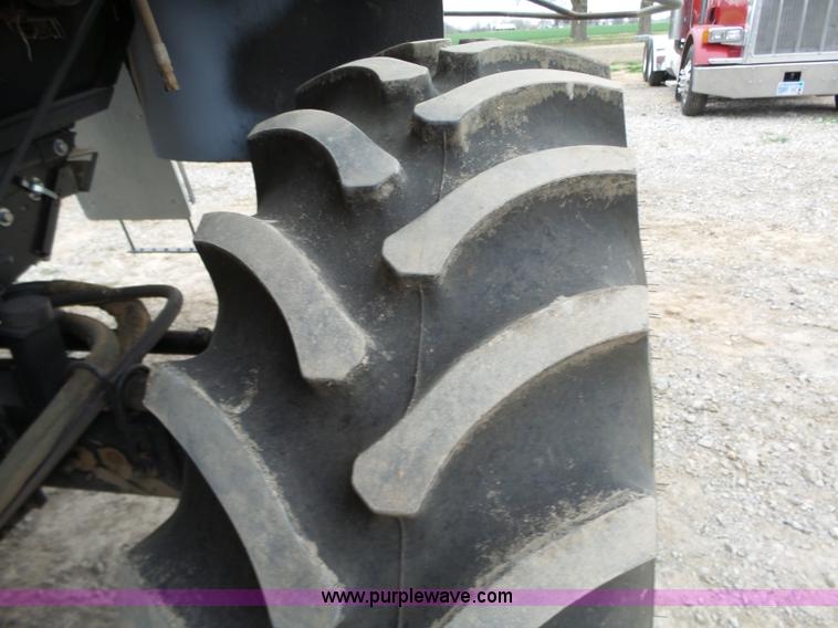 image for item L6269 1997 Gleaner R52 RWA combine