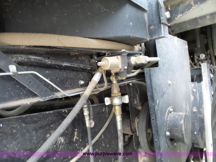 image for item L6269 1997 Gleaner R52 RWA combine