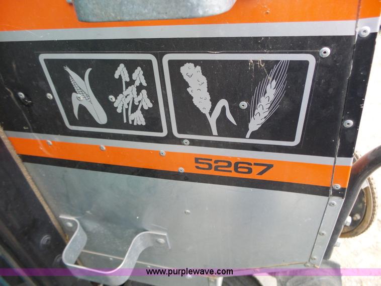 image for item L6269 1997 Gleaner R52 RWA combine