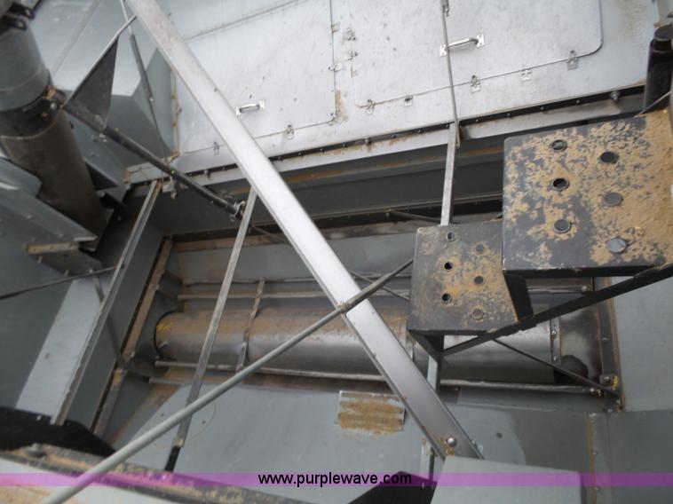 image for item L6269 1997 Gleaner R52 RWA combine