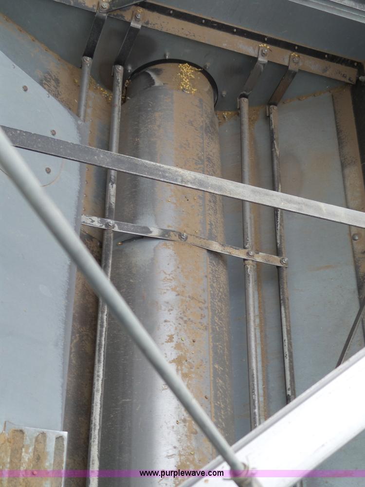 image for item L6269 1997 Gleaner R52 RWA combine