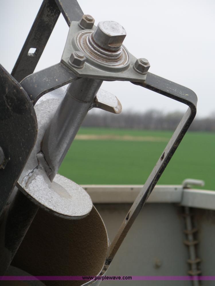 image for item L6269 1997 Gleaner R52 RWA combine