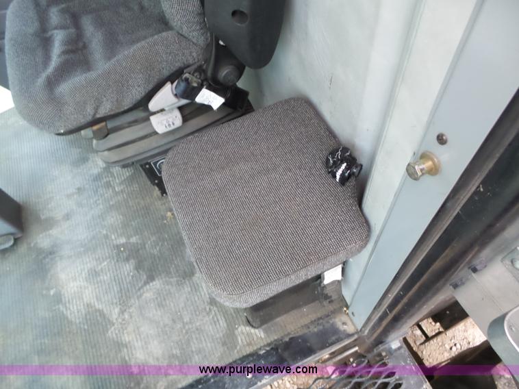 image for item L6269 1997 Gleaner R52 RWA combine